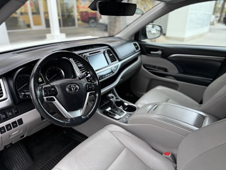 used 2017 Toyota Highlander car