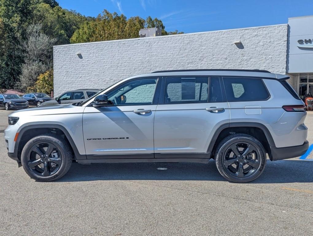 used 2023 Jeep Grand Cherokee L car, priced at $29,995