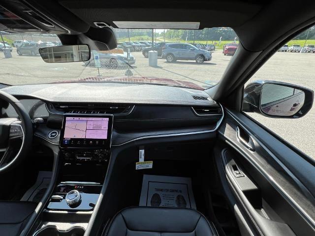 new 2025 Jeep Grand Cherokee car, priced at $41,943