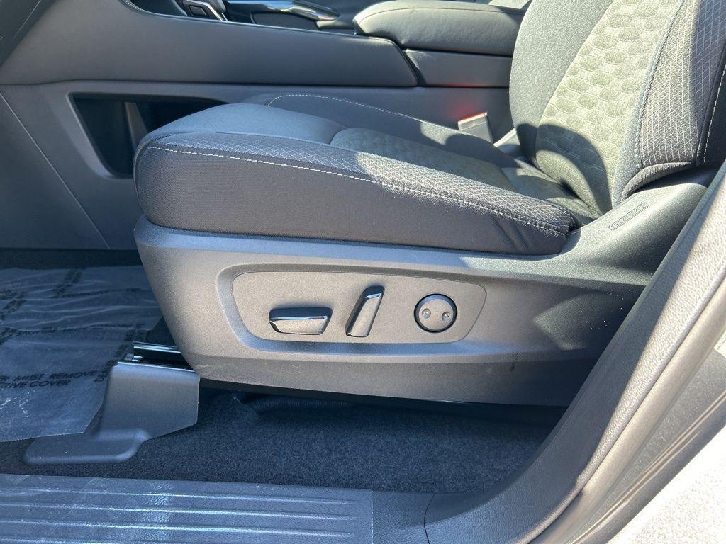 new 2025 Nissan Pathfinder car, priced at $35,818