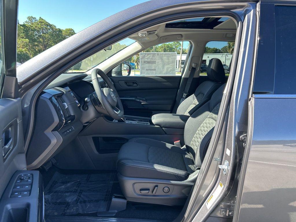 new 2025 Nissan Pathfinder car, priced at $35,818