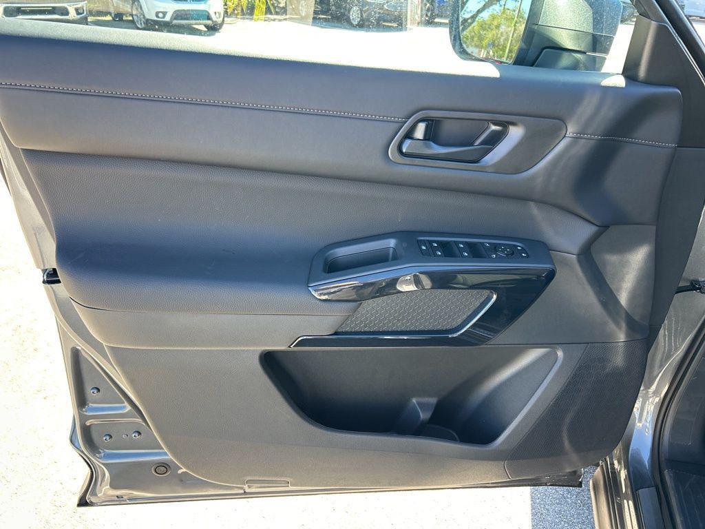 new 2025 Nissan Pathfinder car, priced at $35,818