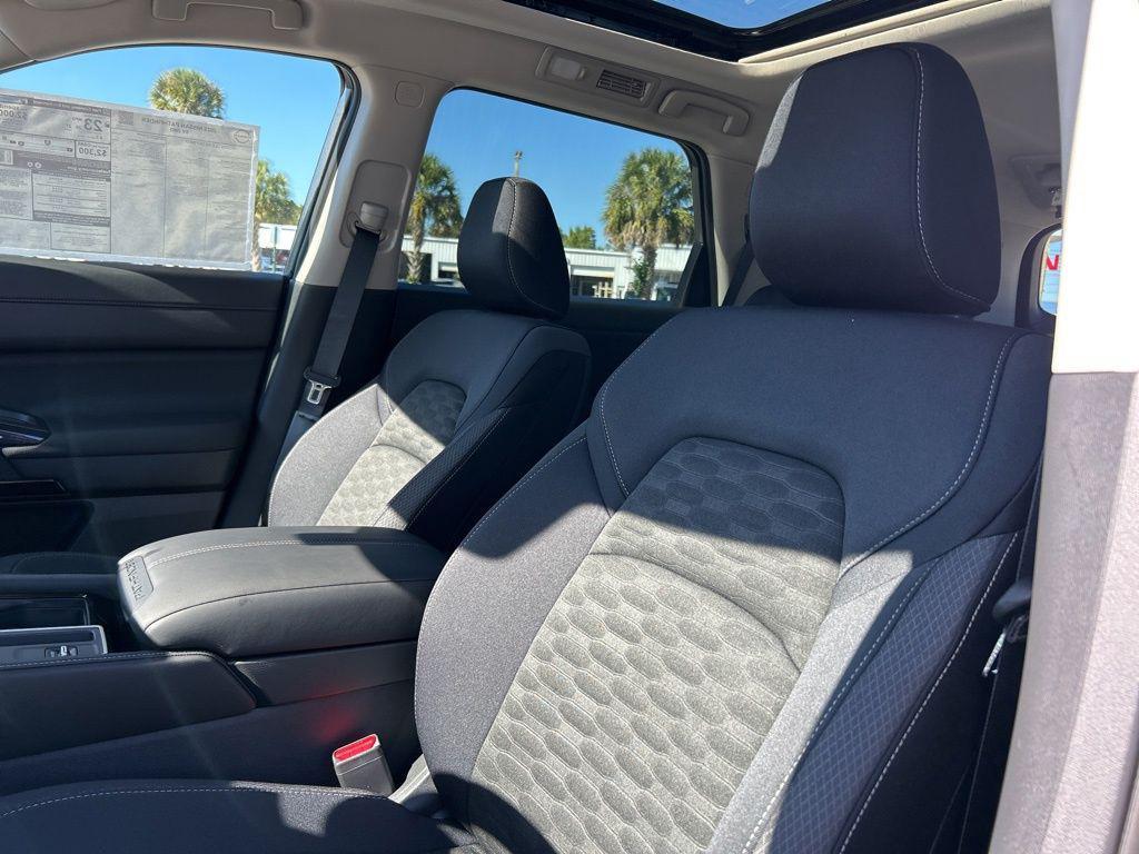 new 2025 Nissan Pathfinder car, priced at $35,818