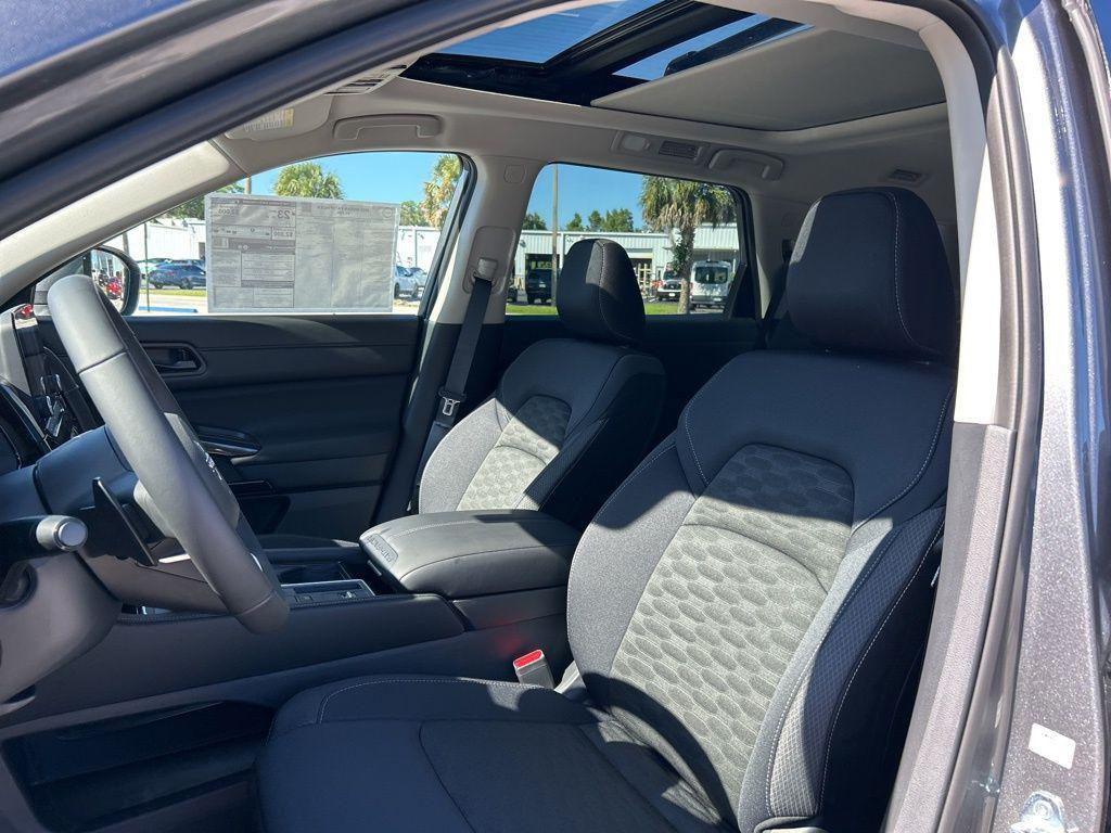 new 2025 Nissan Pathfinder car, priced at $35,818