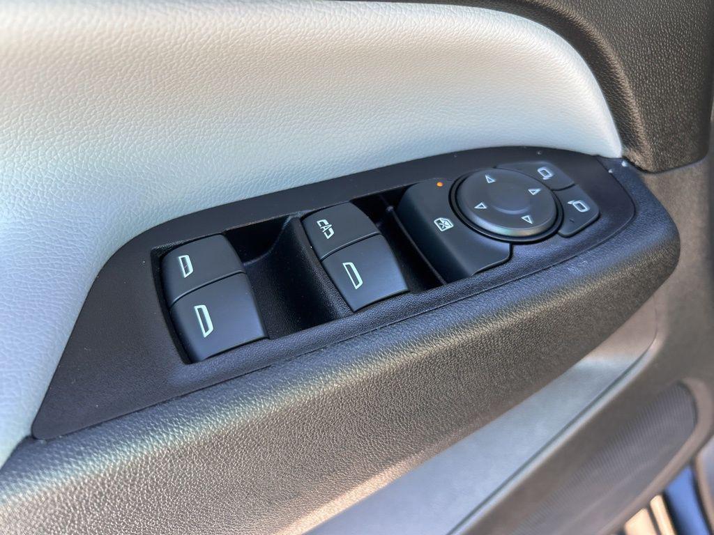 used 2022 Chevrolet Equinox car, priced at $18,417