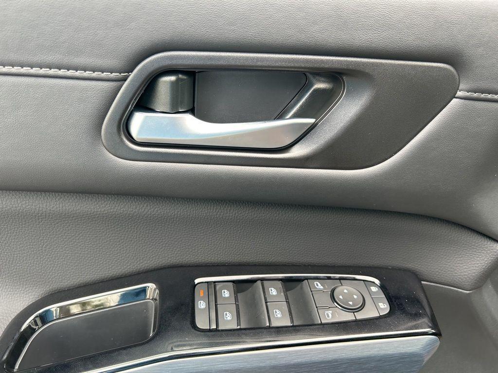 new 2025 Nissan Pathfinder car, priced at $41,813