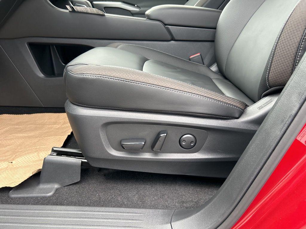 new 2025 Nissan Pathfinder car, priced at $41,813