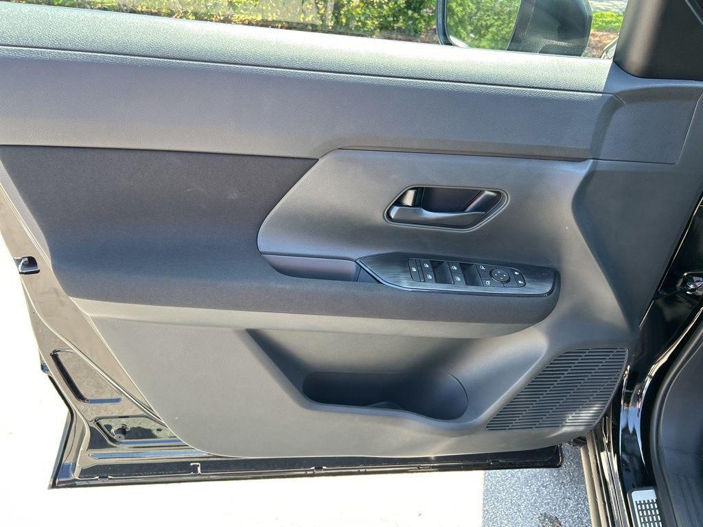 new 2025 Nissan Kicks car, priced at $23,279