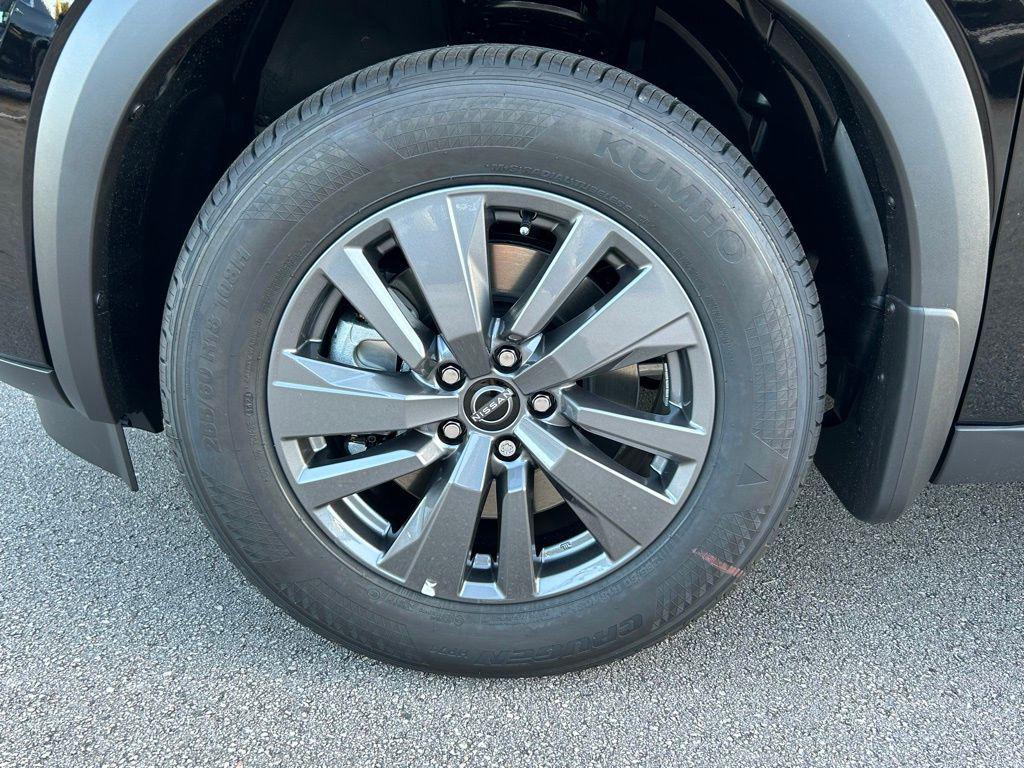 new 2025 Nissan Pathfinder car, priced at $35,779