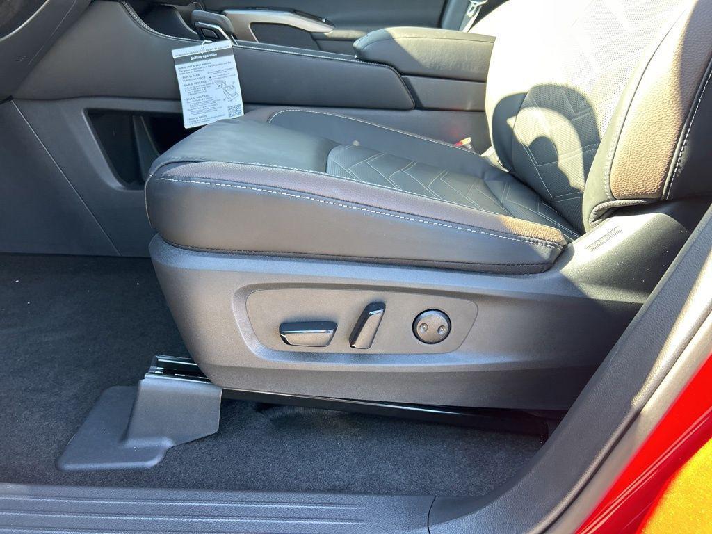 new 2025 Nissan Pathfinder car, priced at $48,318