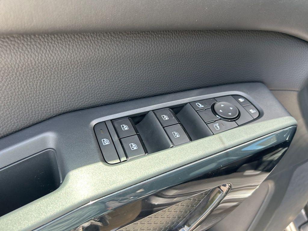 new 2025 Nissan Pathfinder car, priced at $35,711