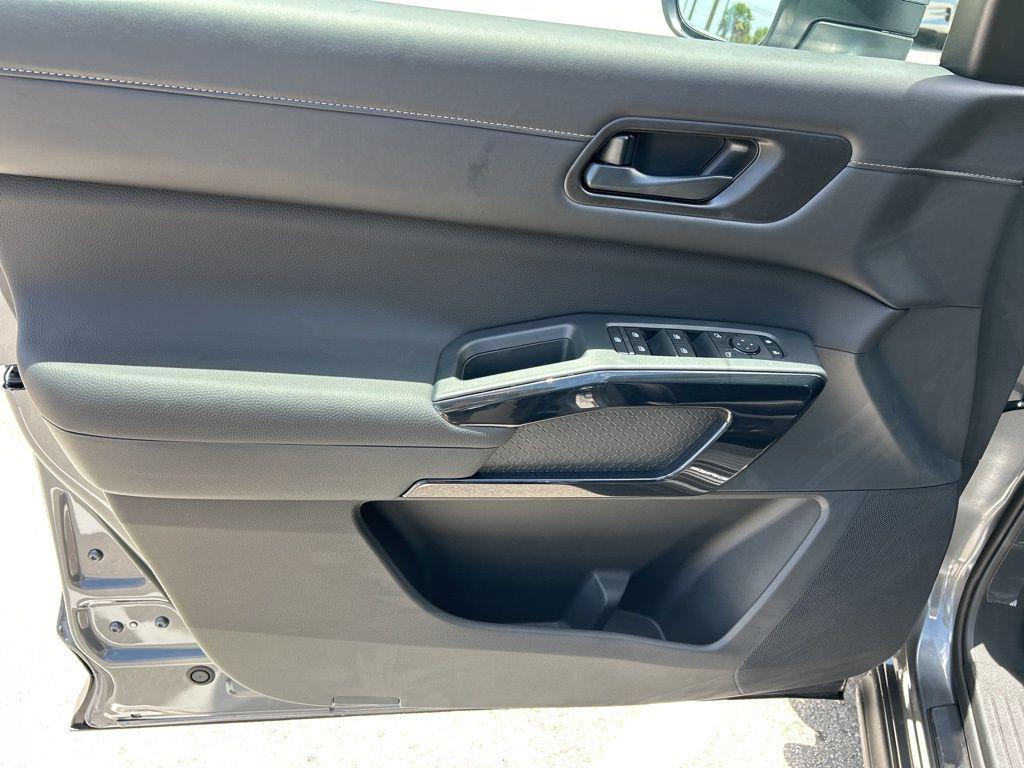 new 2025 Nissan Pathfinder car, priced at $35,711