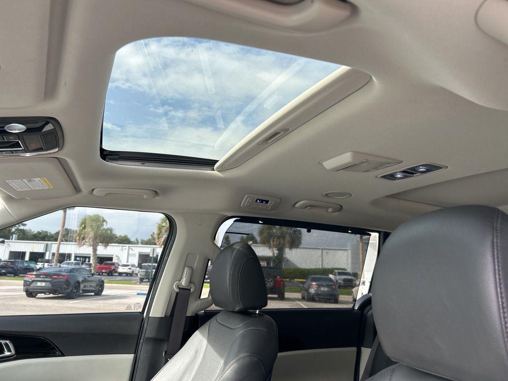 used 2024 Kia Carnival car, priced at $37,831