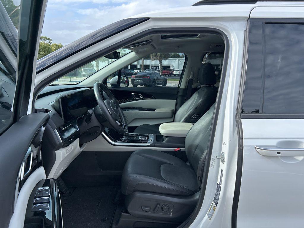used 2024 Kia Carnival car, priced at $37,831