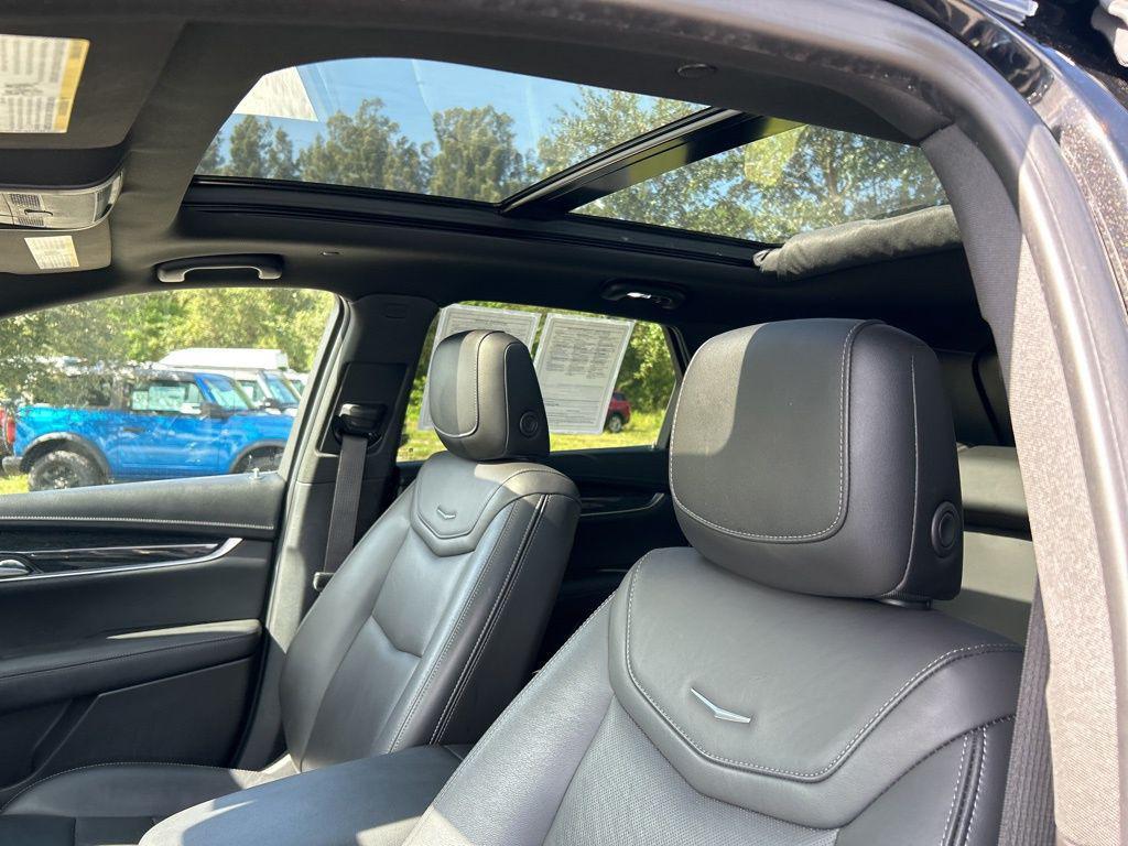 used 2022 Cadillac XT5 car, priced at $27,700
