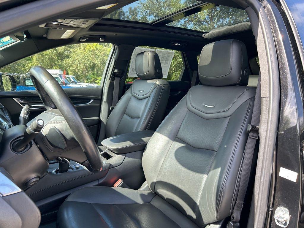 used 2022 Cadillac XT5 car, priced at $27,700