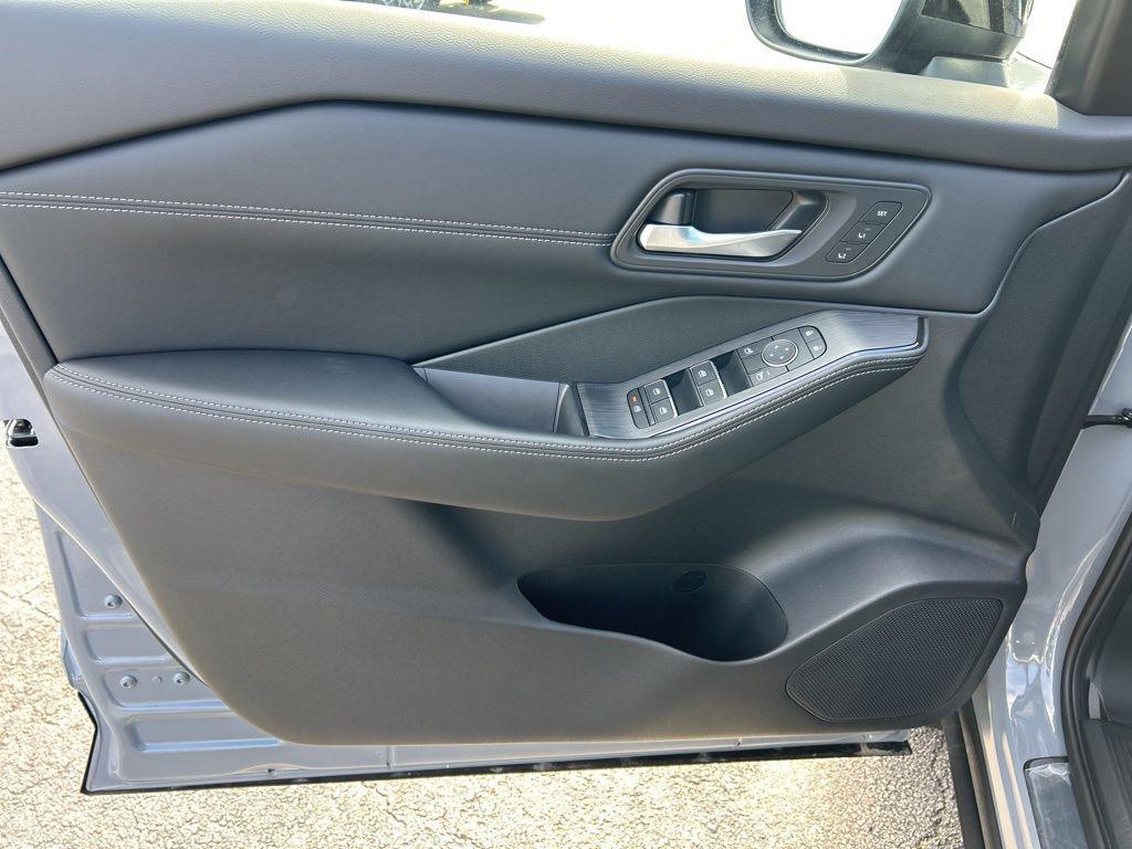 new 2025 Nissan Rogue car, priced at $38,062