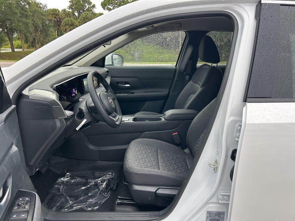 new 2025 Nissan Kicks car, priced at $24,485