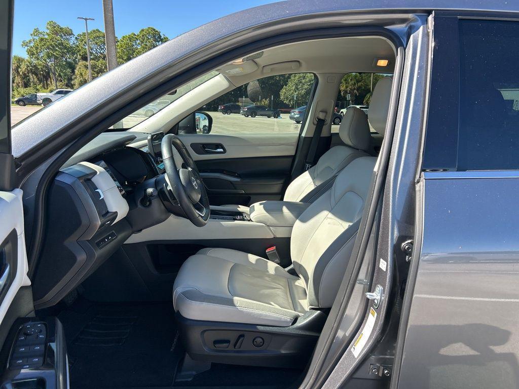 used 2022 Nissan Pathfinder car, priced at $31,557