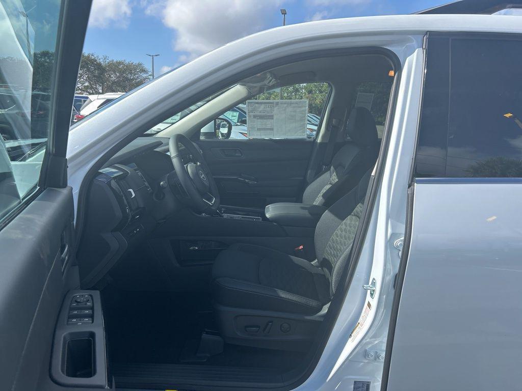 new 2025 Nissan Pathfinder car, priced at $39,337