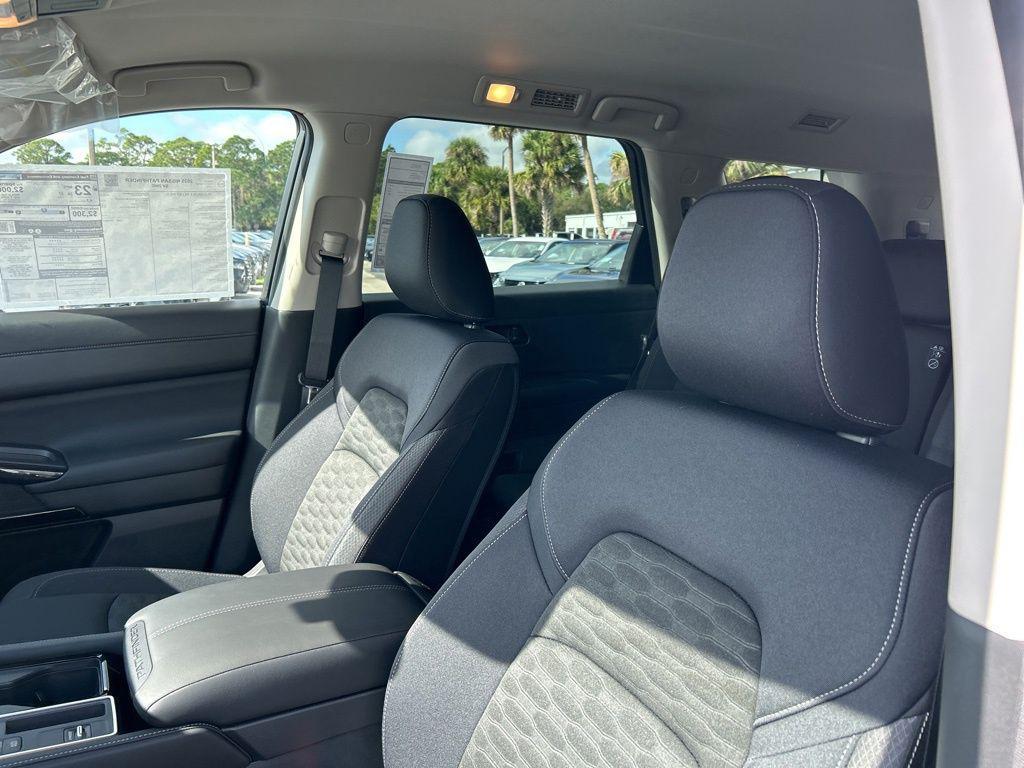 new 2025 Nissan Pathfinder car, priced at $39,337