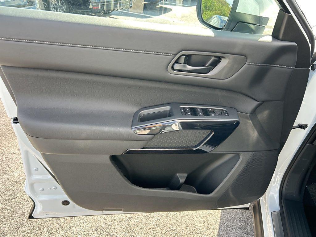 new 2025 Nissan Pathfinder car, priced at $39,337