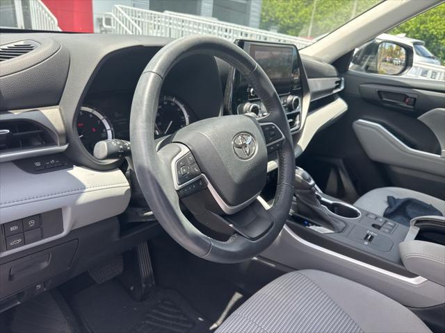 used 2023 Toyota Highlander car, priced at $33,088