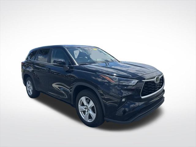 used 2023 Toyota Highlander car, priced at $33,088
