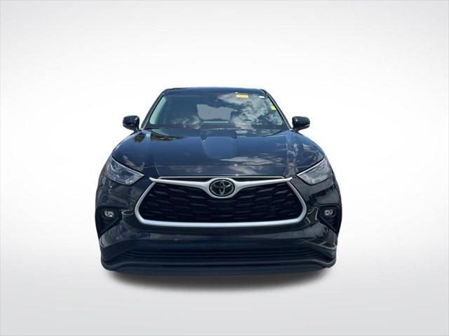 used 2023 Toyota Highlander car, priced at $33,088