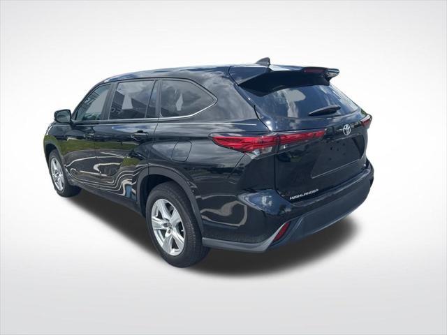 used 2023 Toyota Highlander car, priced at $33,088