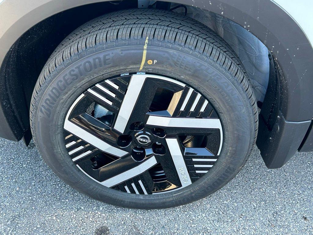 new 2025 Nissan Kicks car, priced at $24,201