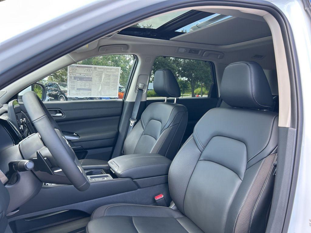 new 2025 Nissan Pathfinder car, priced at $46,584