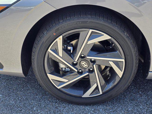 new 2025 Hyundai Elantra car, priced at $28,528