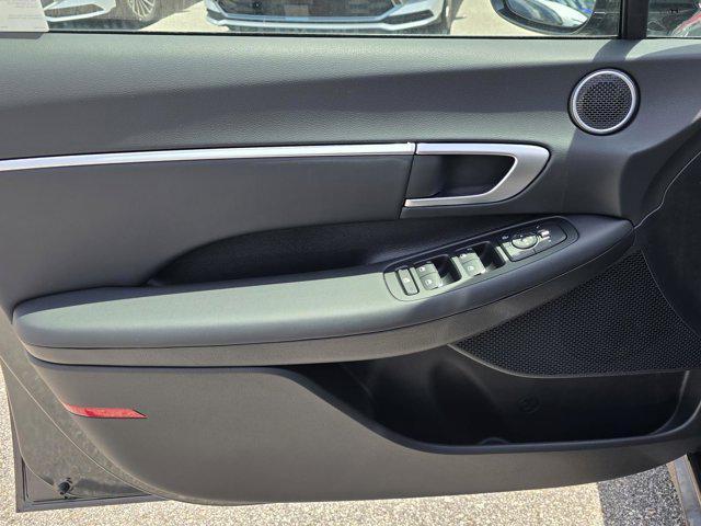 new 2025 Hyundai Sonata Hybrid car, priced at $33,030