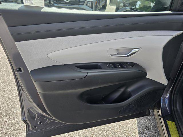 new 2025 Hyundai TUCSON Hybrid car, priced at $37,479