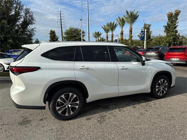 used 2022 Toyota Highlander car, priced at $35,499