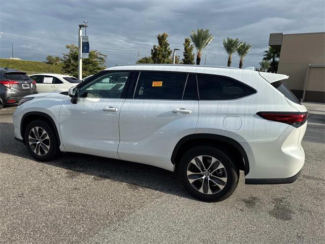 used 2022 Toyota Highlander car, priced at $35,499