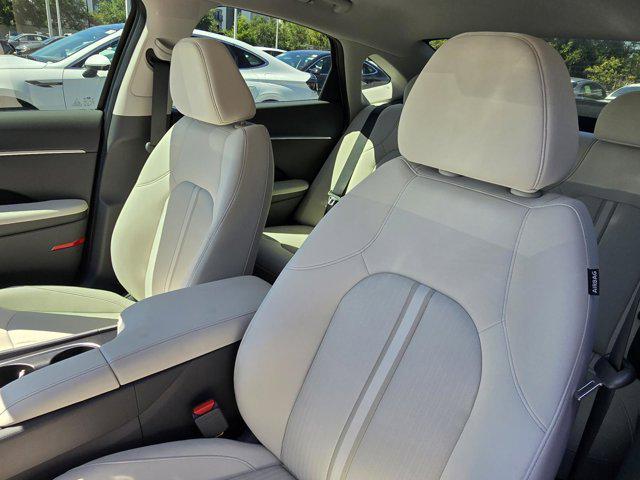 new 2025 Hyundai Sonata Hybrid car, priced at $33,075