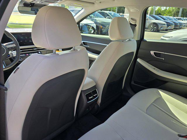 new 2025 Hyundai Sonata Hybrid car, priced at $33,075