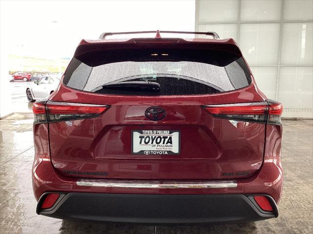 used 2022 Toyota Highlander car, priced at $39,990