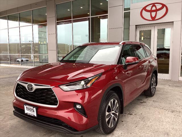 used 2022 Toyota Highlander car, priced at $37,319