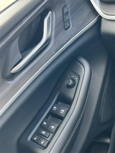 new 2025 Jeep Grand Cherokee car, priced at $50,220