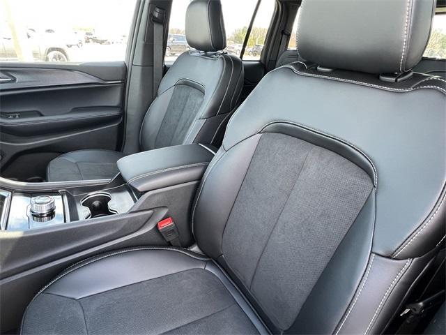 new 2025 Jeep Grand Cherokee car, priced at $46,730