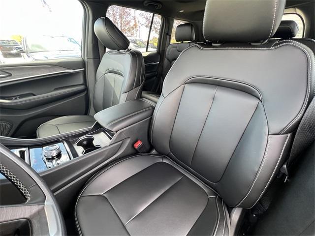 new 2025 Jeep Grand Cherokee car