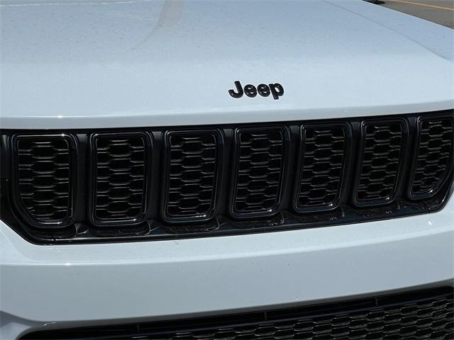 new 2025 Jeep Grand Cherokee car, priced at $47,672
