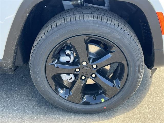 new 2025 Jeep Grand Cherokee car, priced at $47,672