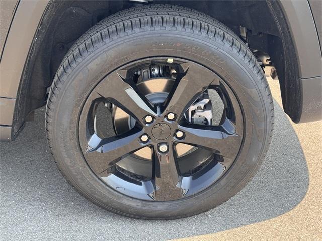 new 2025 Jeep Grand Cherokee car, priced at $46,070