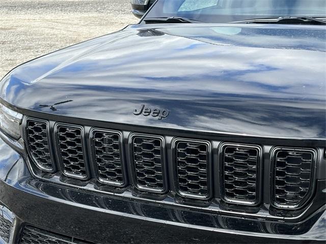 new 2025 Jeep Grand Cherokee car, priced at $52,535