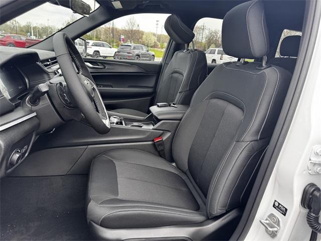 new 2025 Jeep Grand Cherokee car, priced at $39,620