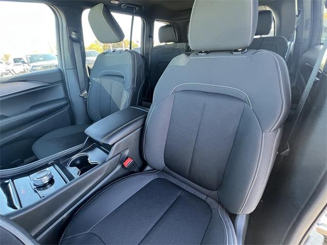 new 2025 Jeep Grand Cherokee car, priced at $40,156